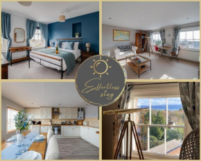 Leeward House -Stunning Sea Views, Parking, Luxury, High Street Location, WiFi